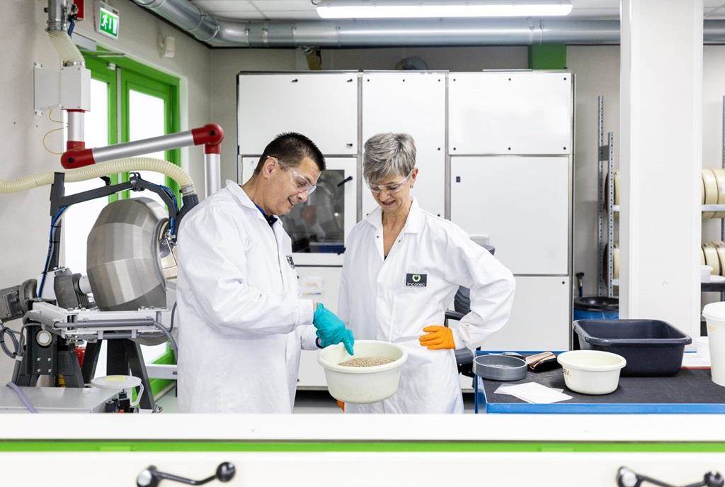Incotec lab technicians collaborating i