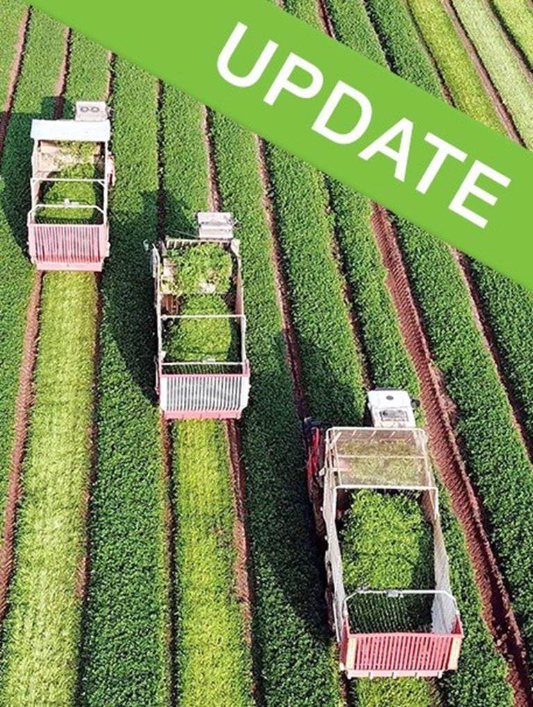 Maquinário agrícola no campo na capa do livreto da Incotec sobre os ODSs da ONU